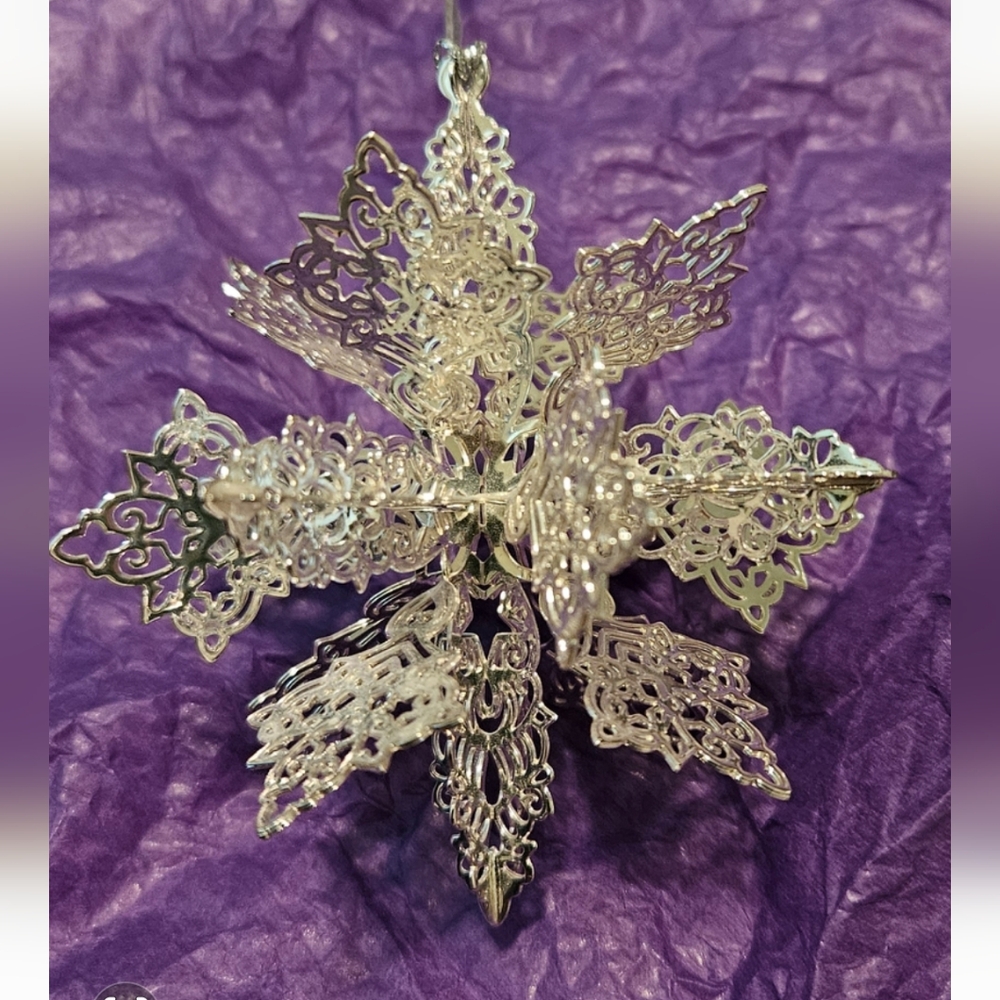 SNOWFLAKE Silver-tone Living Quarters
